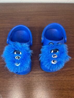 CROCS Kids Bright Blue Furry Monster Clog Sandals